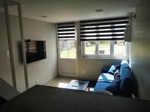 Μια τηλεόραση ή/και κέντρο ψυχαγωγίας στο Logement entier à LA CRECHE