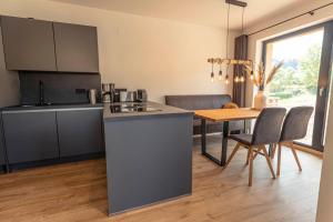 Kuchyňa alebo kuchynka v ubytovaní Kreischberg Suites by ALPS RESORTS