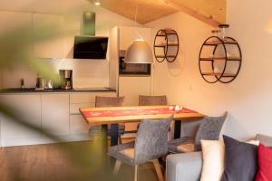 Kuchyňa alebo kuchynka v ubytovaní Kreischberg Suites by ALPS RESORTS + 37 fotografií