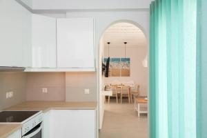 Kuchyňa alebo kuchynka v ubytovaní Nireas Apartments Mykonos Downtown