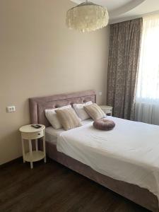 a bedroom with a large bed with white sheets and pillows at 2-комнатная квартира на Соборной in Mykolaiv
