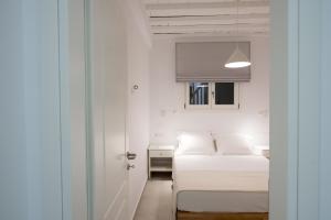 Posteľ alebo postele v izbe v ubytovaní Nireas Apartments Mykonos Downtown