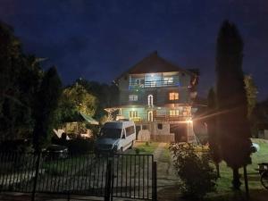Το κτήριο όπου στεγάζεται  το διαμέρισμα