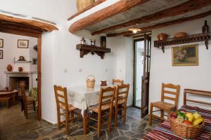 Posedenie v ubytovaní Itonia House