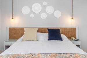 Mrs Chryssana Beach Hotel房間的床
