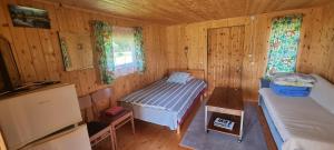 Un pat sau paturi într-o cameră la Laasi-Jaani Holiday Homes