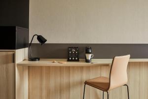 a kitchen counter with a coffee cup and a microwave at Crowne Plaza Hamburg City Centre, an IHG Hotel in Hamburg