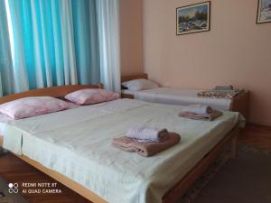 Voodi või voodid majutusasutuse Apartment & Rooms Aleksandar toas