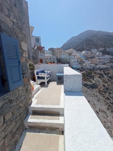 una scala con vista sulla città di Anemos Guest House Karpathos a Olympos