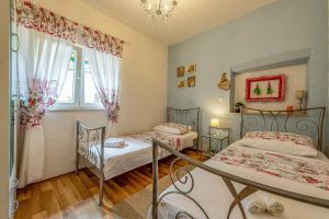 Posteľ alebo postele v izbe v ubytovaní Holiday Home Stone Wall