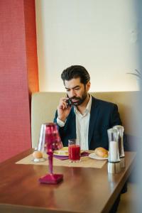 Επισκέπτες που μένουν στο Jazz Hotel