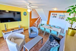 Ocean Sunset Beachfront House with Terrace, El Puerto de ...