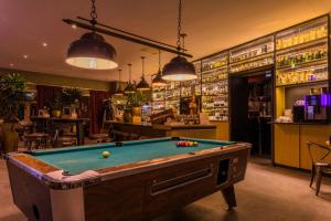 a pool table in a room with a bar at Hotel Het Witte Paard in Etten-Leur