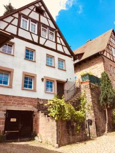 a large white house with a brick building at Neckarblick,Natur, Altstadt in Hirschhorn