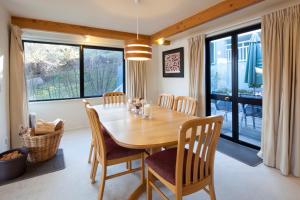 Gallery image of Apartments at Spinnaker Bay in Queenstown