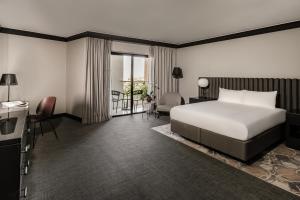 Cama o camas de una habitación en InterContinental Malta by IHG