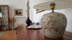 a vase sitting on top of a wooden table at Umbriahouse in Terni +20 photos