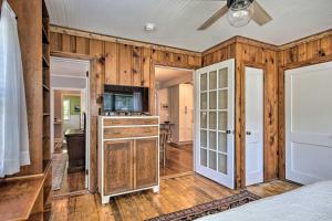 Gallery image of 1940s Augusta Cottage with Mid Century Vibe and Patio! in Augusta