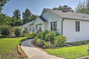 Gallery image of 1940s Augusta Cottage with Mid Century Vibe and Patio! in Augusta