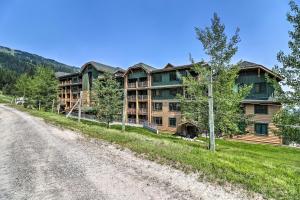 Gallery image of Ski-InandSki-Out Whitefish Escape with Balcony! in Whitefish
