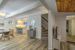 Gallery image of Quaint Lake Cushman Cottage with Private Access! in Hoodsport