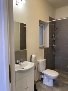 Boutique Rooms with Parking的一间浴室