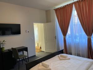 Boutique Rooms with Parking客房内的一张或多张床位