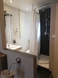 Ванная комната в Hotel Parc & Lac