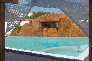 Bazén v ubytování La Belle Vie - Santorini - Adults Only nebo v jeho okolí
