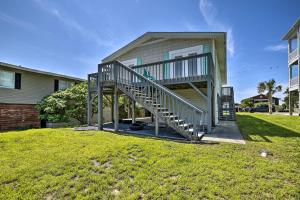 Gallery image of Oak Island Beach Abode with Deck Walk to Shore! in Oak Island