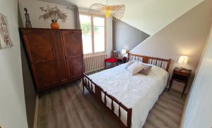 Postel nebo postele na pokoji v ubytování Puy du Fou Maison 12 personnes 4mn du Grand Parc