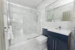 Ванна кімната в Nottingham City Centre Short Stay Apartments with Parking