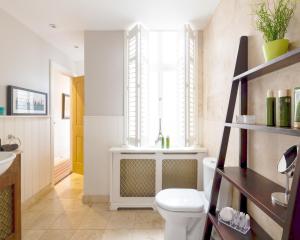 Bagno di Discover the Exclusive Charm of Covent Garden at a Luxury Nomads Home