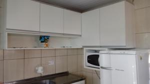 Casas boa vista的厨房或小厨房