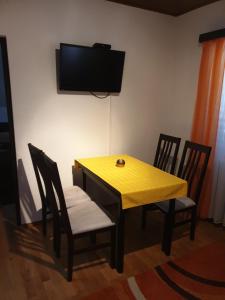 Μια τηλεόραση ή/και κέντρο ψυχαγωγίας στο Guest Accommodation Marko Kesić