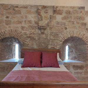 A bed or beds in a room at Castillo de Bulbuente de Luis Zueco