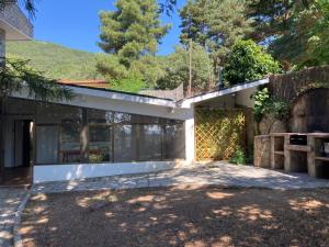 Photo de la galerie de l'établissement Gran chalet con piscina y apartamento en Navacerrada, à Navacerrada