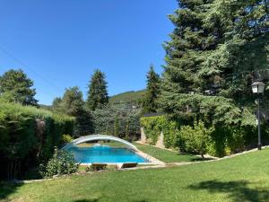 Foto da galeria de Gran chalet con piscina y apartamento en Navacerrada em Navacerrada