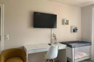 TV/trung tâm giải trí tại Gemütliche Ferienwohnung im Hunsrück