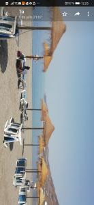 Piso de lujo en la playa de un pueblo de Granada con piscina infiniti, yacuzzi en la piscina, tumbonas privadas y mucho más 부지 내 또는 인근 수영장 전경