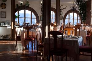 Un restaurante o sitio para comer en El Mesón de Despeñaperros