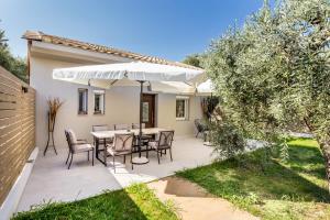 A garden outside Villa 4 you iliopetra