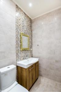 A bathroom at Villa 4 you iliopetra