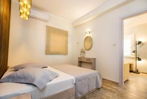 A bed or beds in a room at Villa 4 you iliopetra