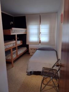 Posteľ alebo postele v izbe v ubytovaní Apartamento con terraza en la playa de La Fosca