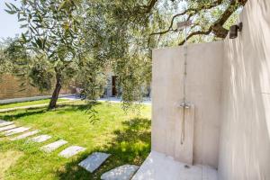 A garden outside Villa 4 you iliopetra