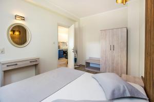 A bed or beds in a room at Villa 4 you iliopetra