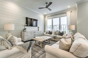 Televiisor ja/või meelelahutuskeskus majutusasutuses Always Saturday Prominence Resort Townhome!