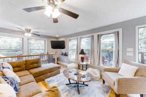 Φωτογραφία από το άλμπουμ του Koeve's Cove σε Dandridge