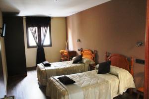Postel nebo postele na pokoji v ubytování Hostal Extremeño
